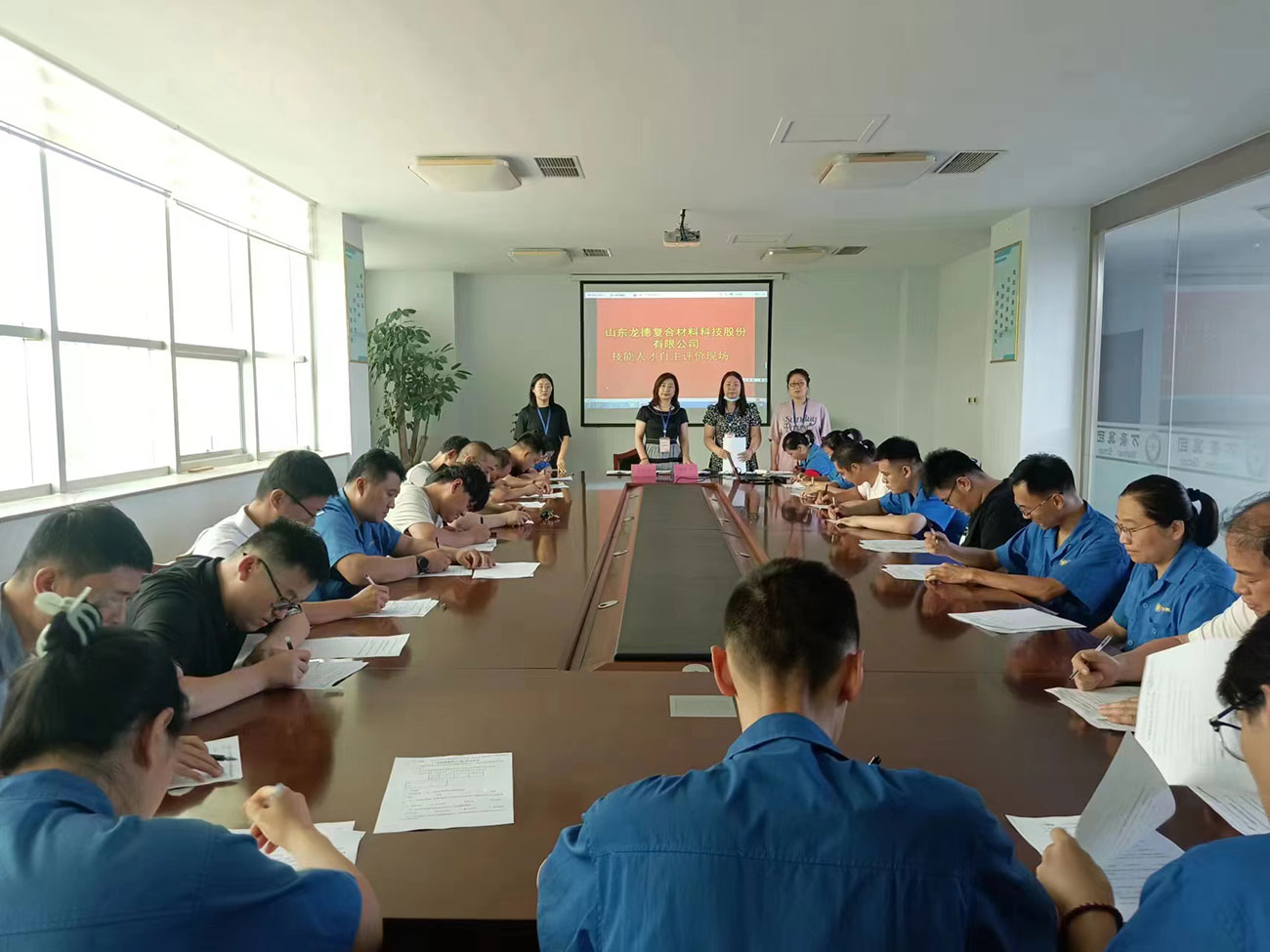 技能人才評(píng)價(jià)-.jpg 技能人才評(píng)價(jià)-.jpg