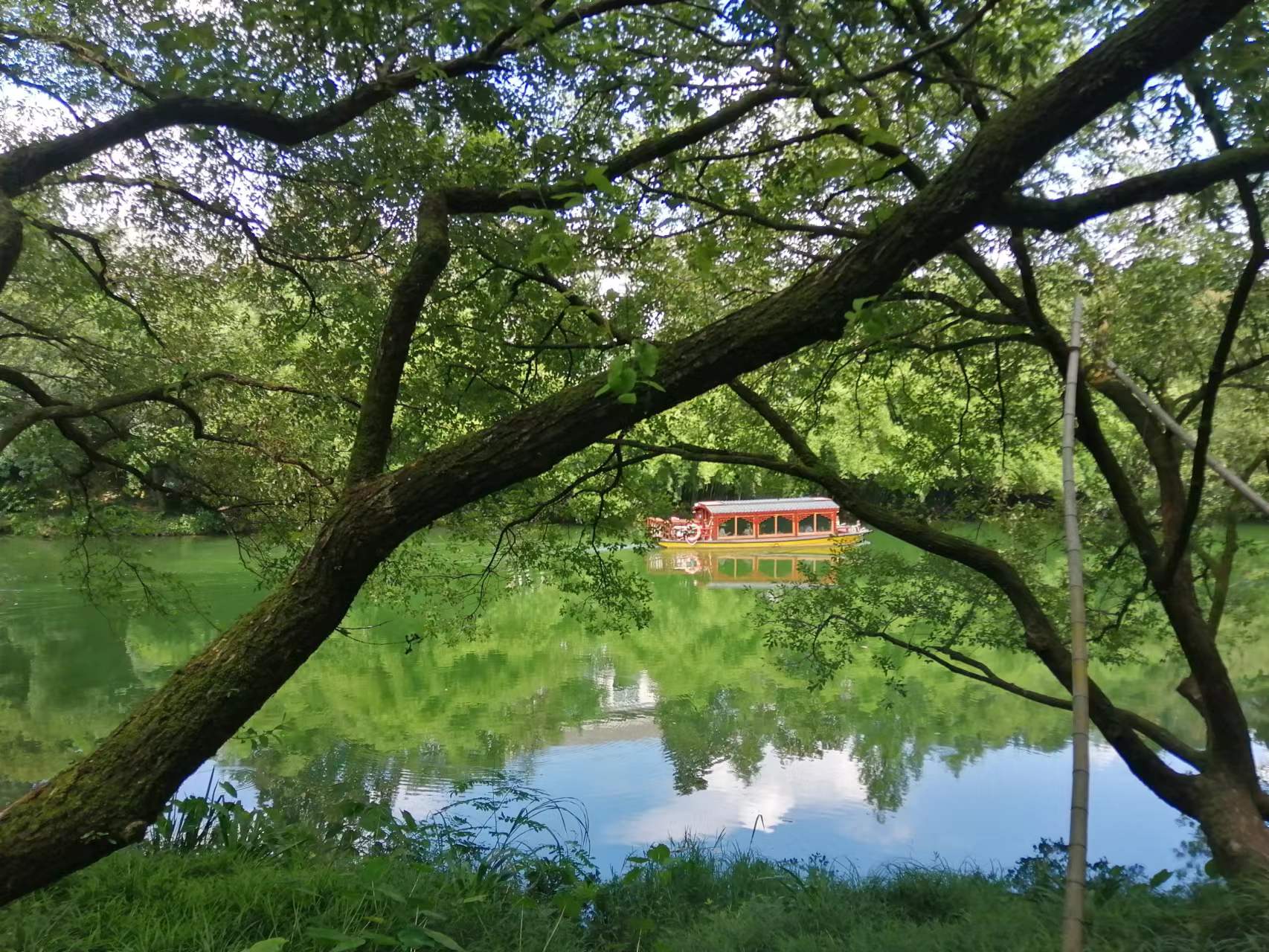 收到的普通發(fā)票，開票方紅沖了(等同作廢了），我還不知道
